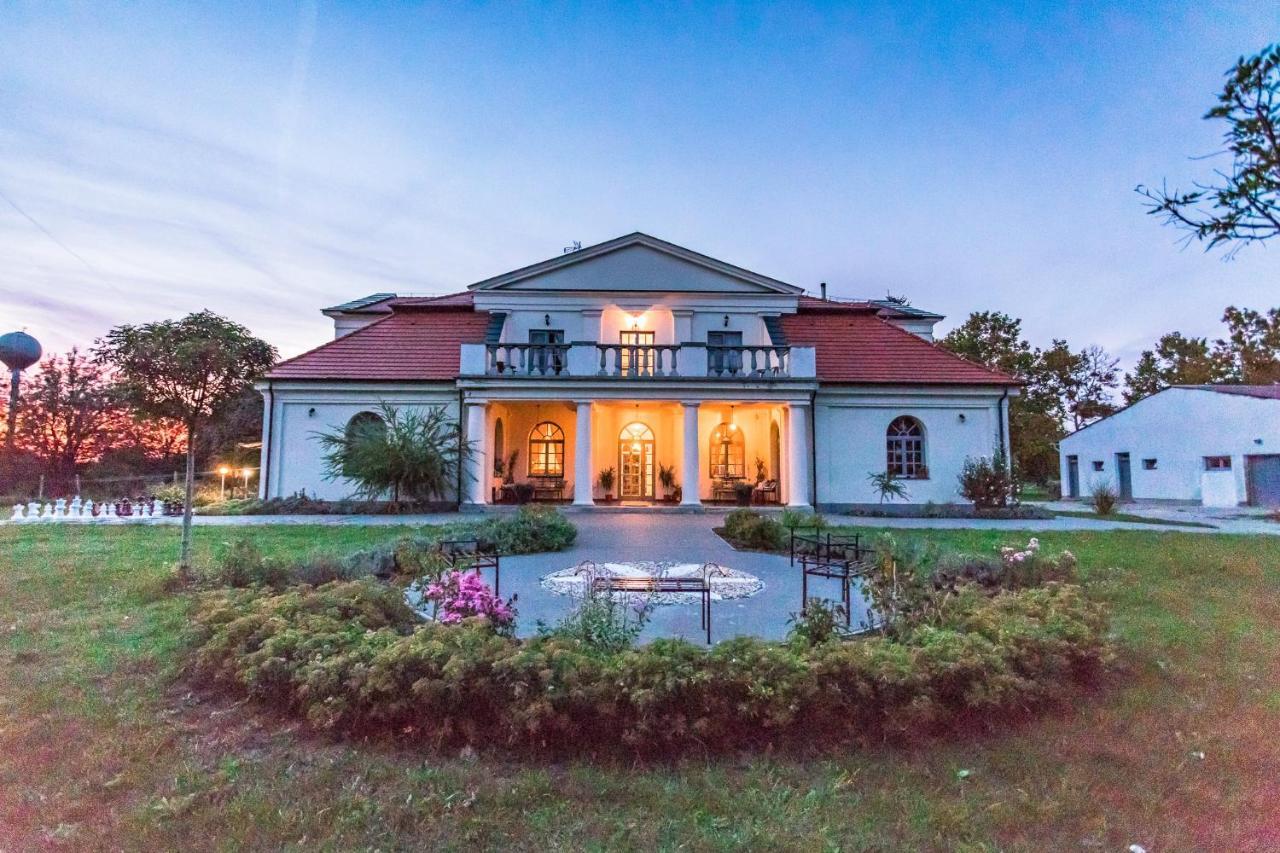 Tarnoca Kuria B&B Soponya